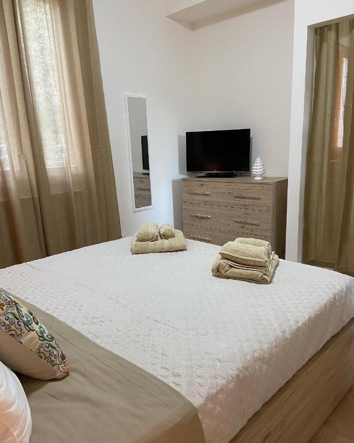 L'Oasi Dell'Eremita Apartment Мондело Екстериор снимка